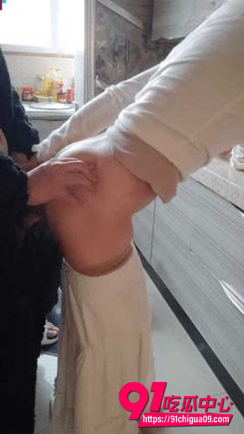 海角大神小毅和夹子妈妈新作 4 海角大神小毅和夹子妈妈新作 4