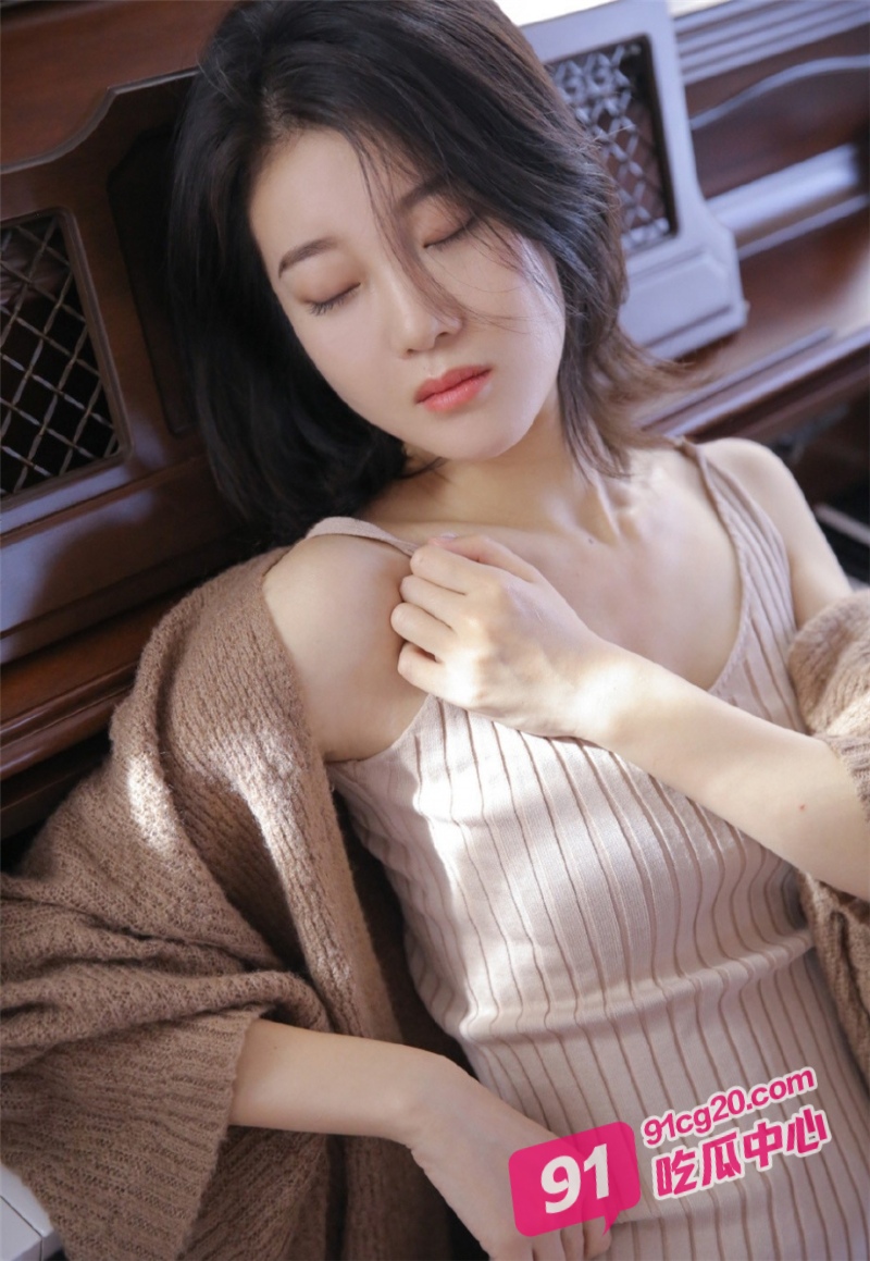 大三学生陈雪被炮友钓鱼执法 边做爱边给男友自拍的淫荡面目！ 配图2