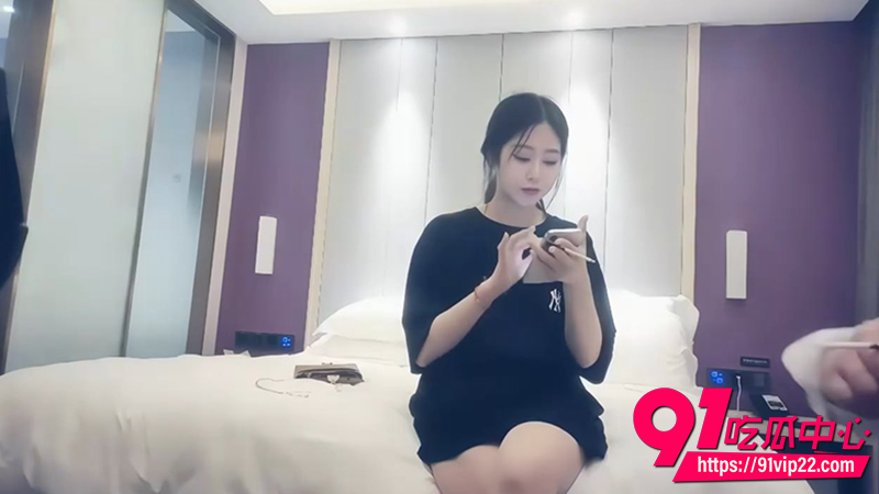 探花大神赵总寻花 3000约啪瓜子脸外围女 文静清纯马尾妹后背纹身 小骚货被干到连连求饶!