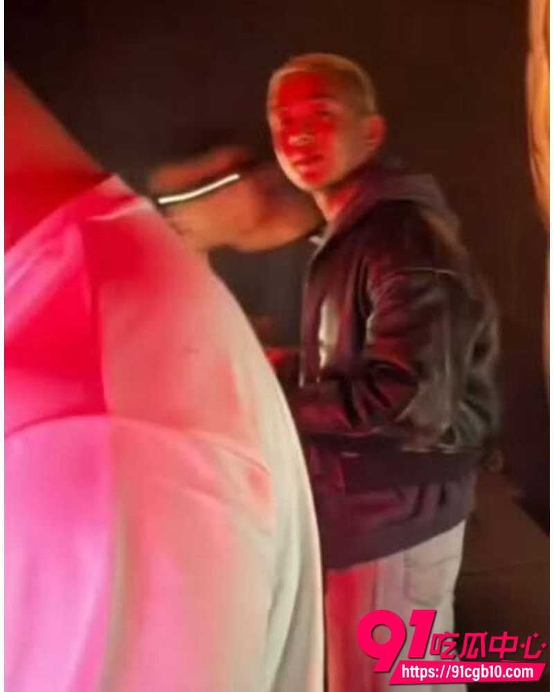 韩国影帝 刘亚仁 与多名同亲密互动被曝性侵被立案 疑似男男性爱视频流出！