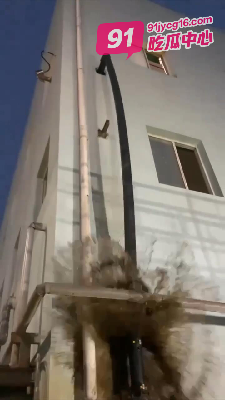 前有爆水管后有爆屎渠 管道：开始录了吗？开始我可炸了！ 配图