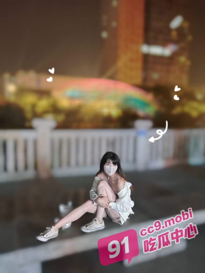 这样的网红你见过吗?推特网黄小喵呜多P名场面 前面吃着屌后面操着逼!