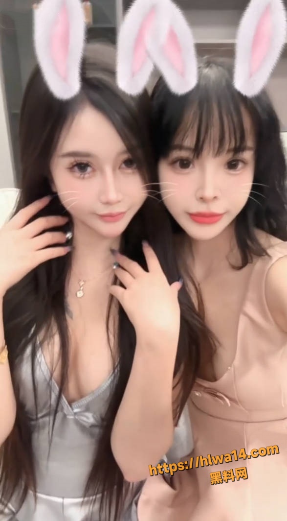 顶级骚货颜值女神 晴宝 10月最新视频 携手闺蜜跟金主玩双飞 双女争吃鸡巴淫荡无比！