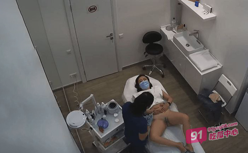 监控破译！美容院少妇私处脱毛 无毛干的确实舒服！