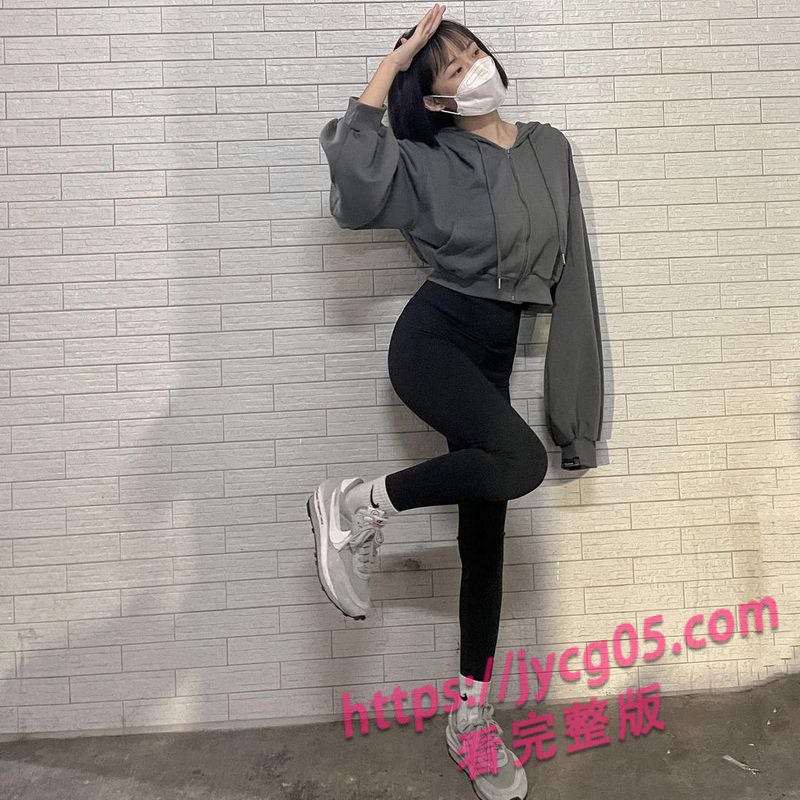 广州传媒学院郭依琪被开盒！露脸性爱3p视频传遍校园 ！ 配图4