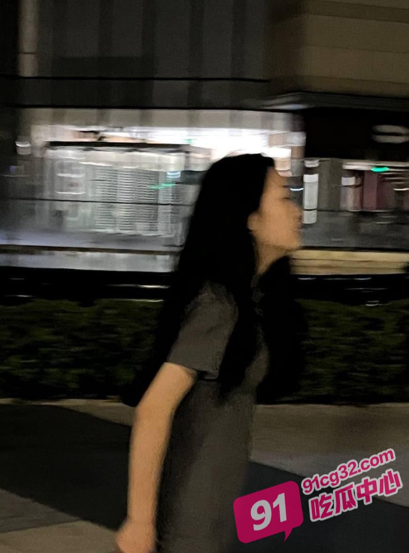 西北师范大学高颜值学妹 陈海安 被富二代兄弟俩带到酒店双管齐下 最后还口爆颜射！ 配图6