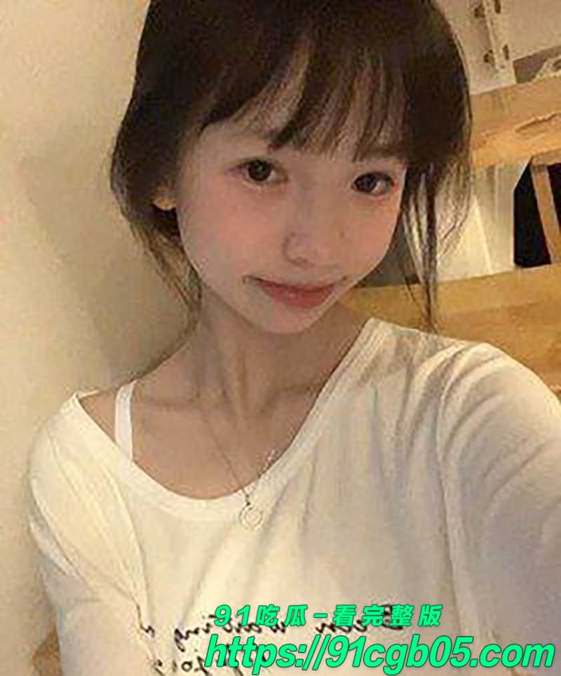高颜值清纯学妹吴泽希 被包养啪啪视频流出 做爱时语音通话求刺激 反差婊骚劲十足!