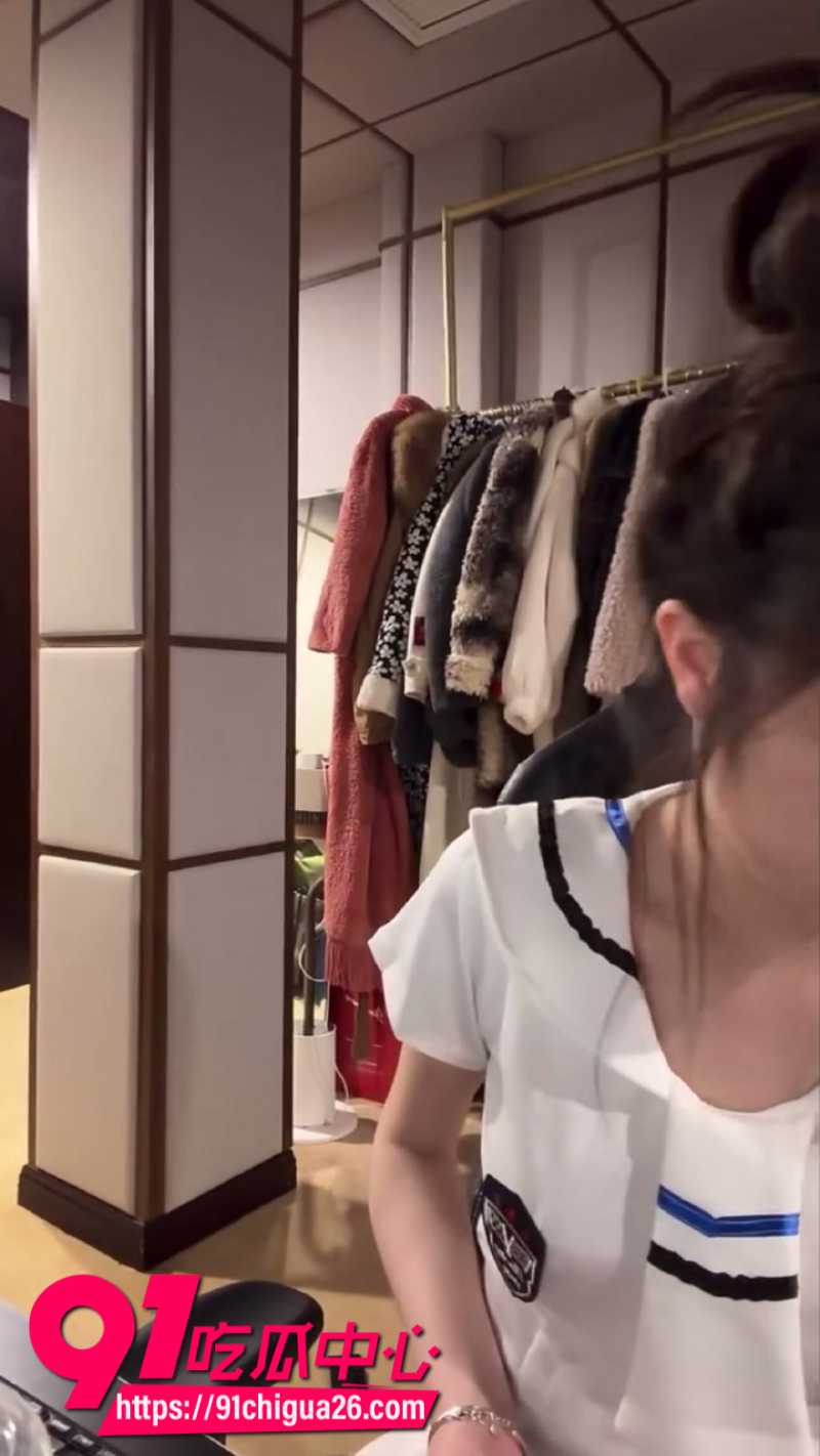 抖音847W粉丝女网红杀猪饲料直播走光4 抖音847W粉丝女网红杀猪饲料直播走光4