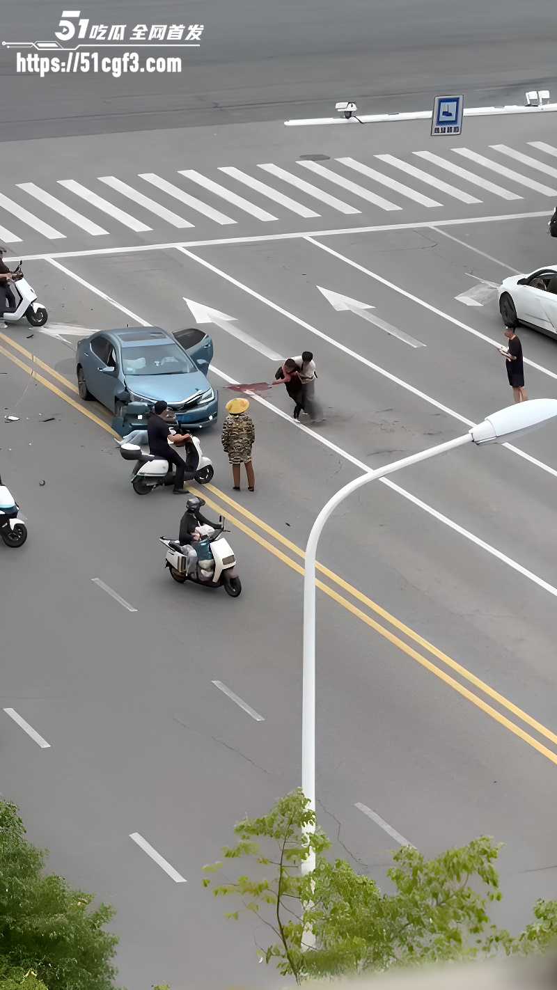 男子为情所困 闹市马路刀杀原配和情夫 6