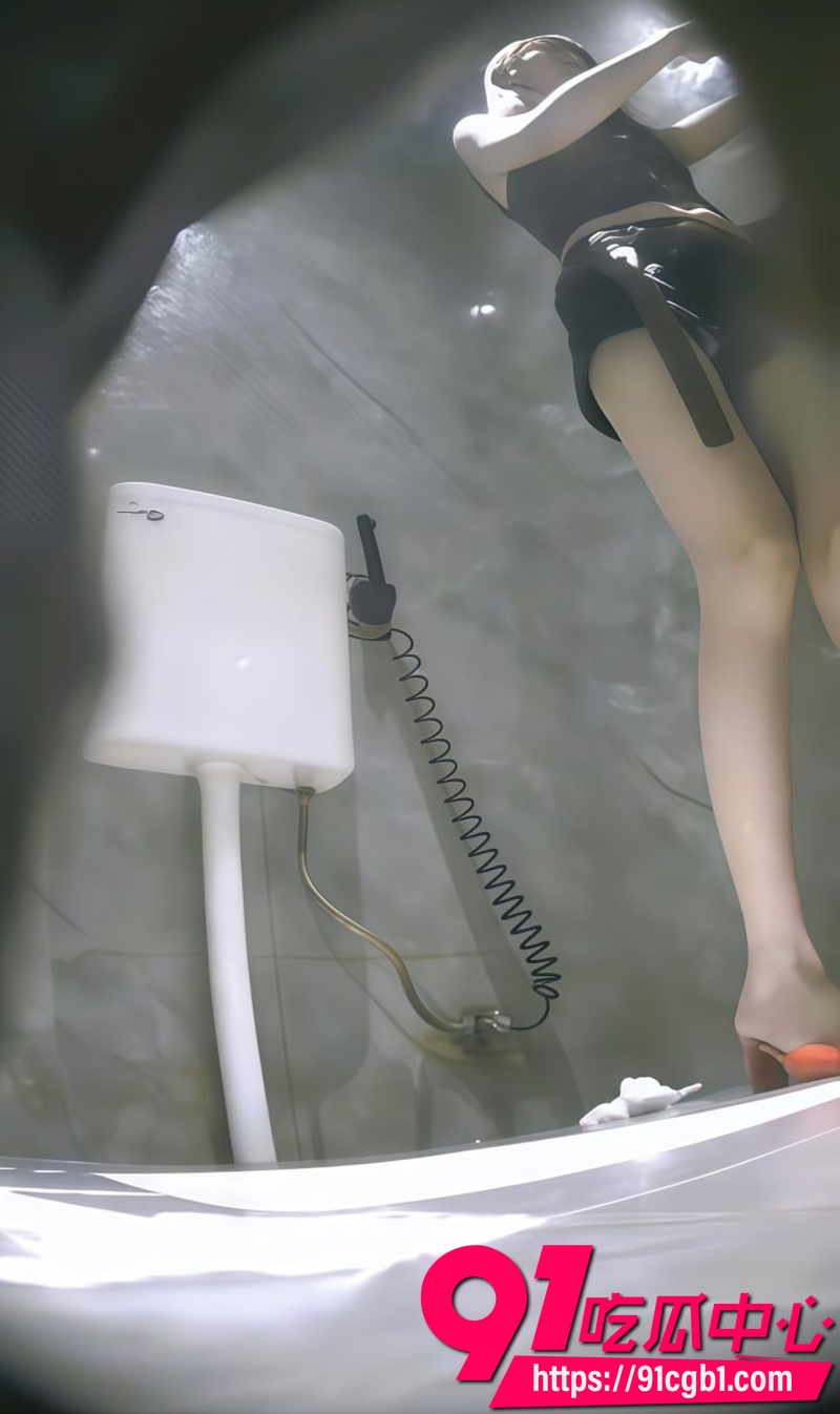 酒吧女厕全景偷拍 多位高颜值美女轮流放尿 白皙长腿臀部小穴真实私密时刻全部曝光7 酒吧女厕全景偷拍 多位高颜值美女轮流放尿 白皙长腿臀部小穴真实私密时刻全部曝光7