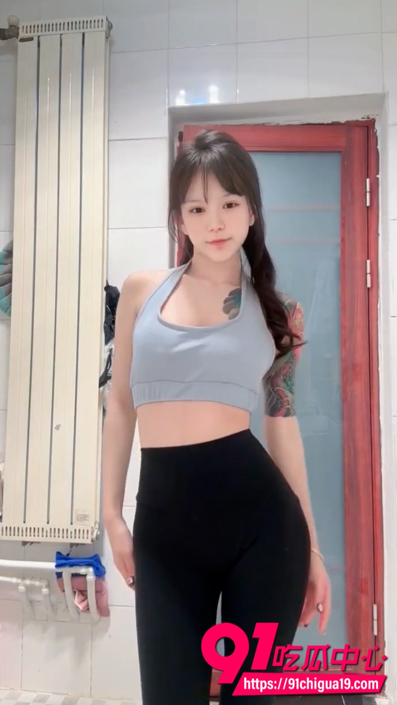 高颜值纹身嫩妹蒙佳怡8 高颜值纹身嫩妹蒙佳怡8