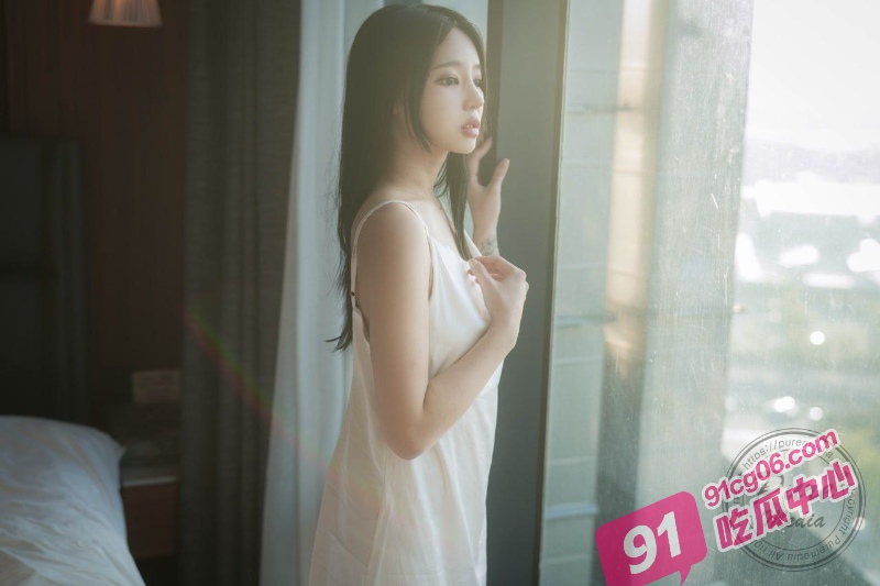 顶级模特Yeha大尺度私拍～泳池美妙胴体鲜嫩阴户 唯美诱人！