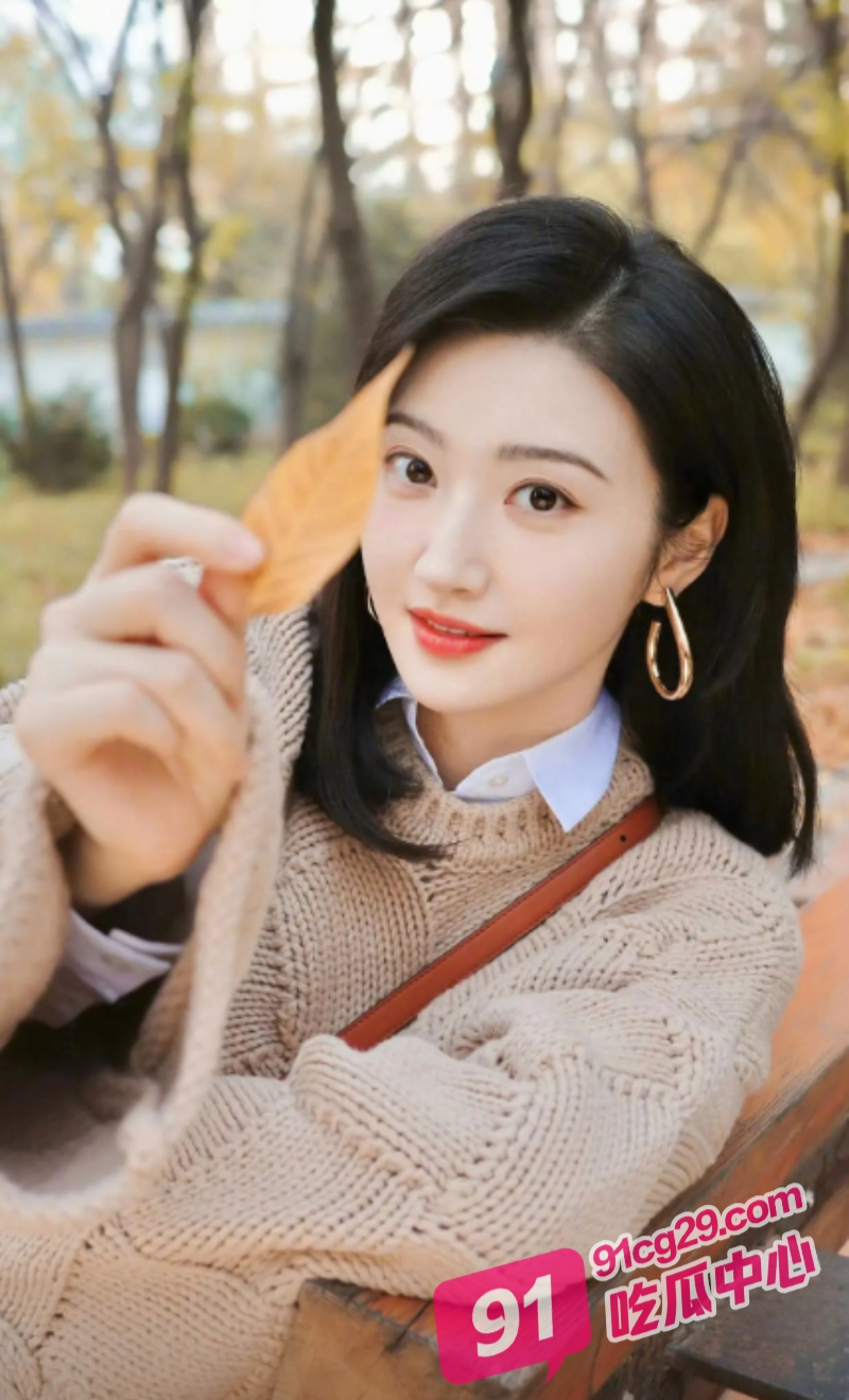 景甜约瑜伽教练上门指导动作 色心大发的教练乘机扑倒女神！ 配图2