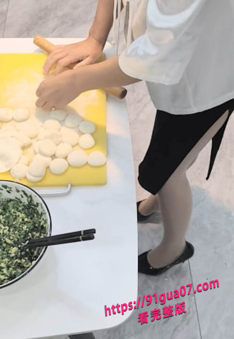 人妻诱惑儿子做爱04 人妻诱惑儿子做爱04