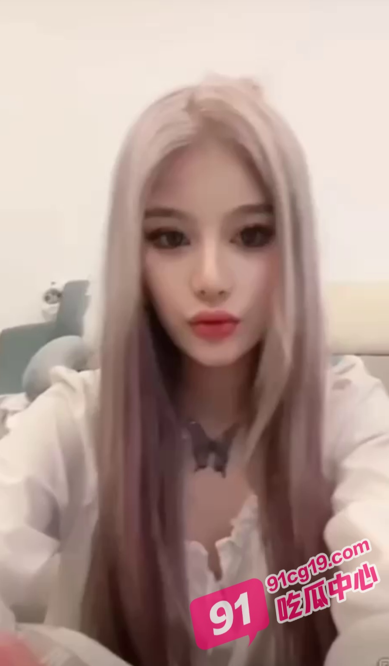 少妇少女学生妹在直播故意走光露点小合集! 直播这碗饭实在太香