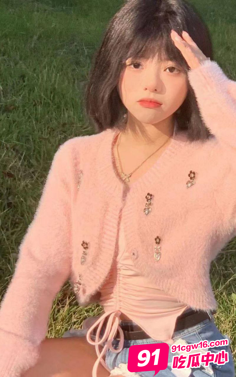 萝莉少女李月 表面人畜无害背地淫荡风骚 “胸这么大的萝莉还是第一次见” 配图2