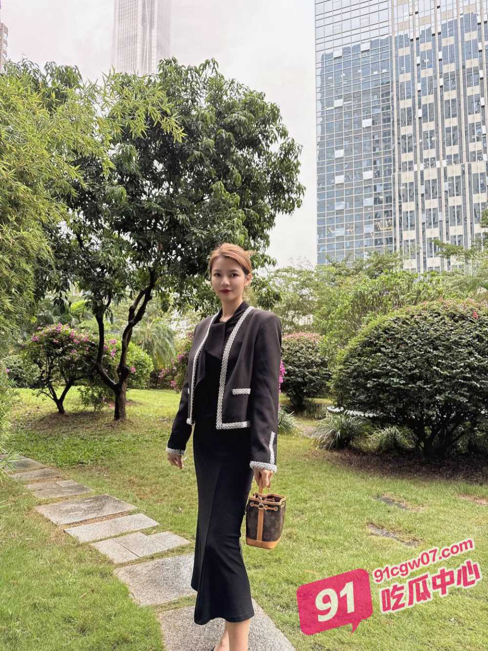 深圳北海粤宴航盛店 巨乳老板娘 陈英梅 为了抢生意竟发裸照勾引老顾客! 配图3