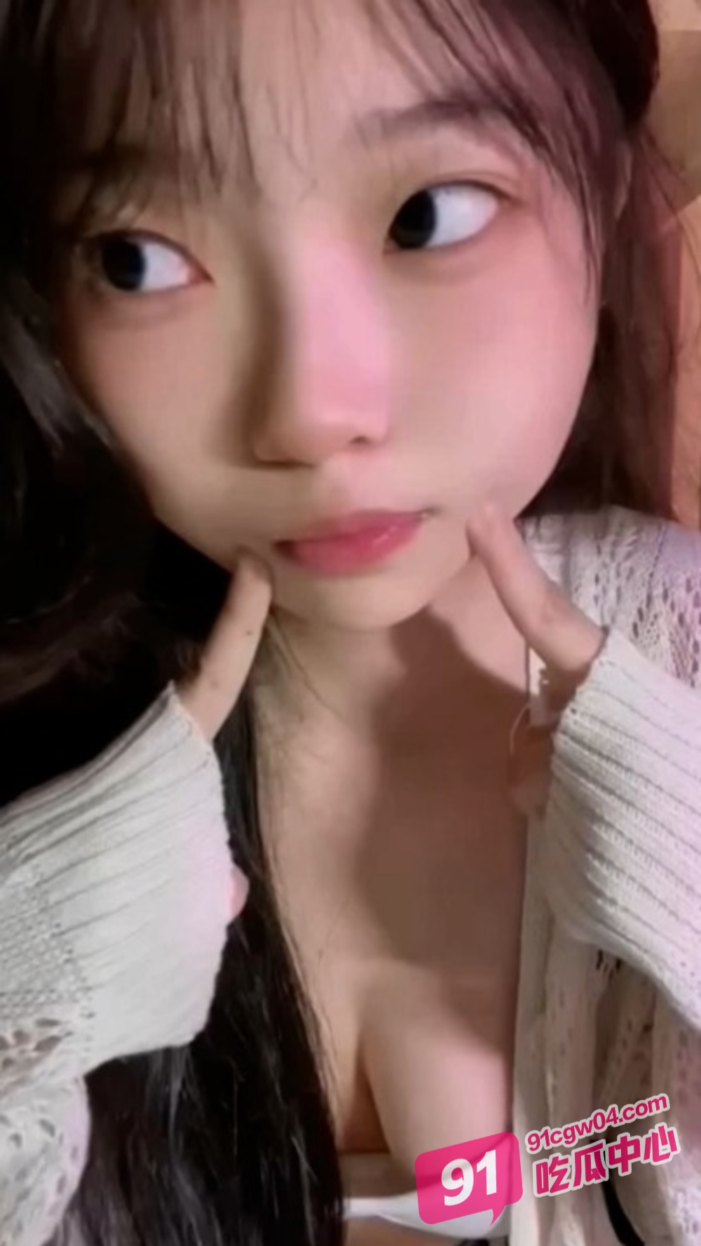 抖音网红 萌大奶 发骚视频让你血脉偾张 巨乳肥臀妖娆舞姿一对巨乳抖不停！ 配图