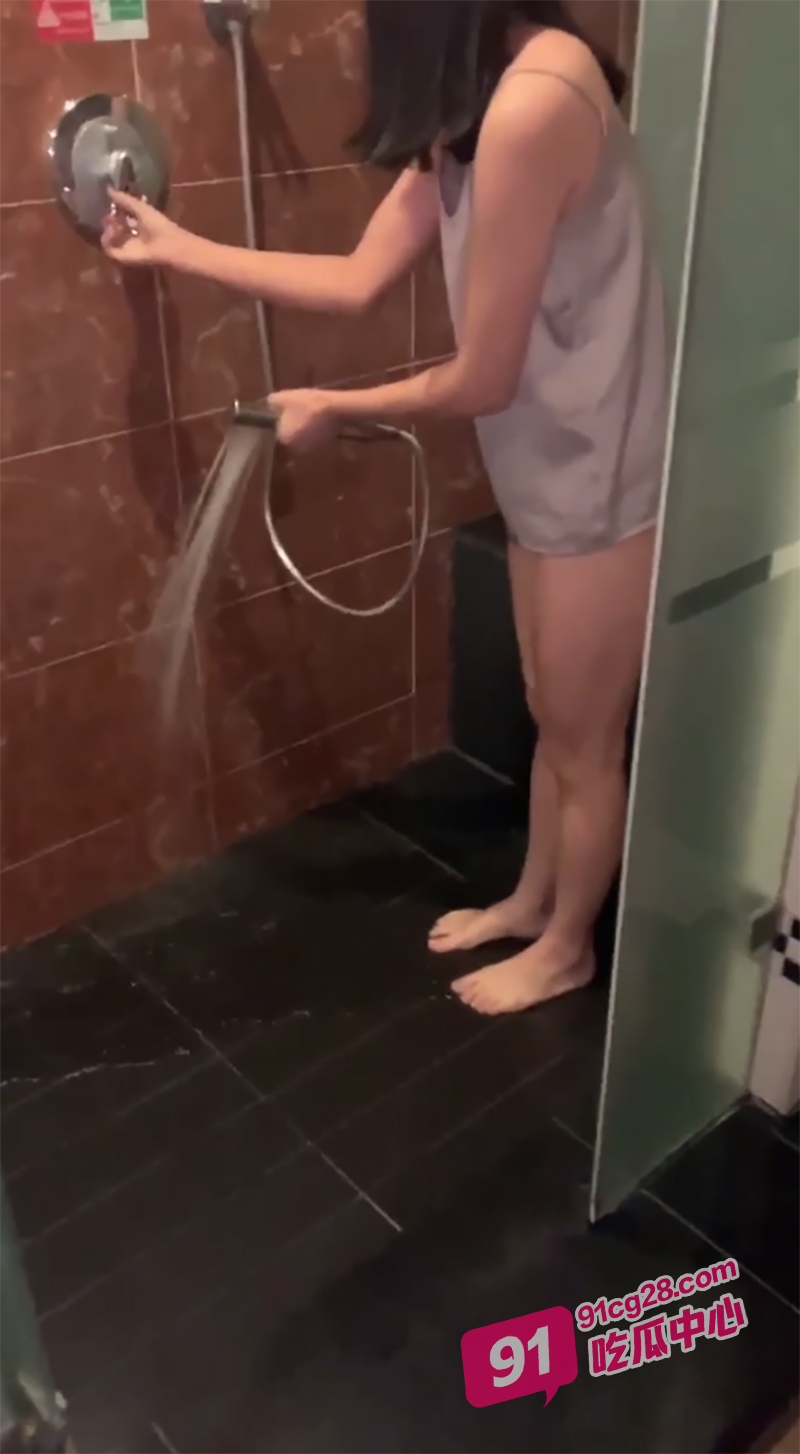 广东人妻何樱如狼似虎 婚后一个月出轨大屌炮友 全程淫语刺激对白！ 配图
