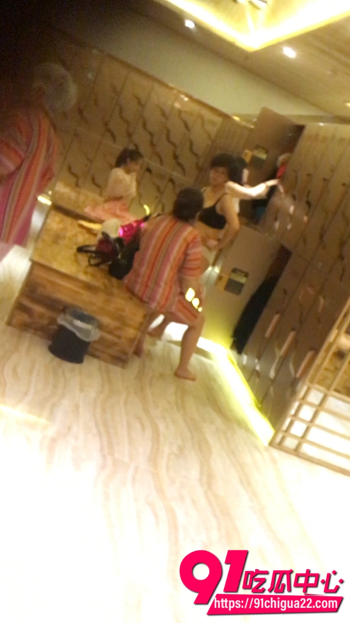 女宾换衣室内部2