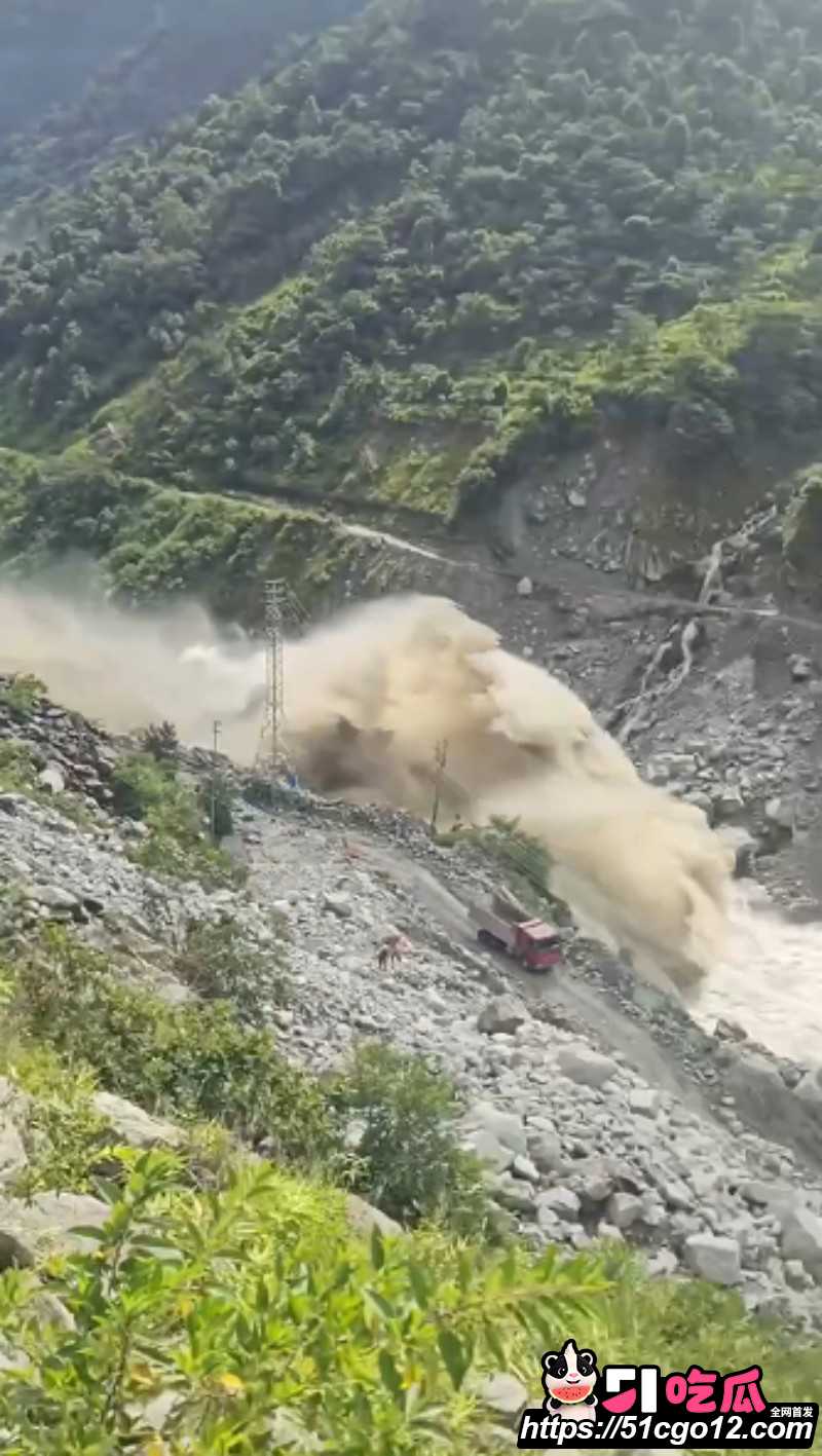 西藏泥石流现场视频04