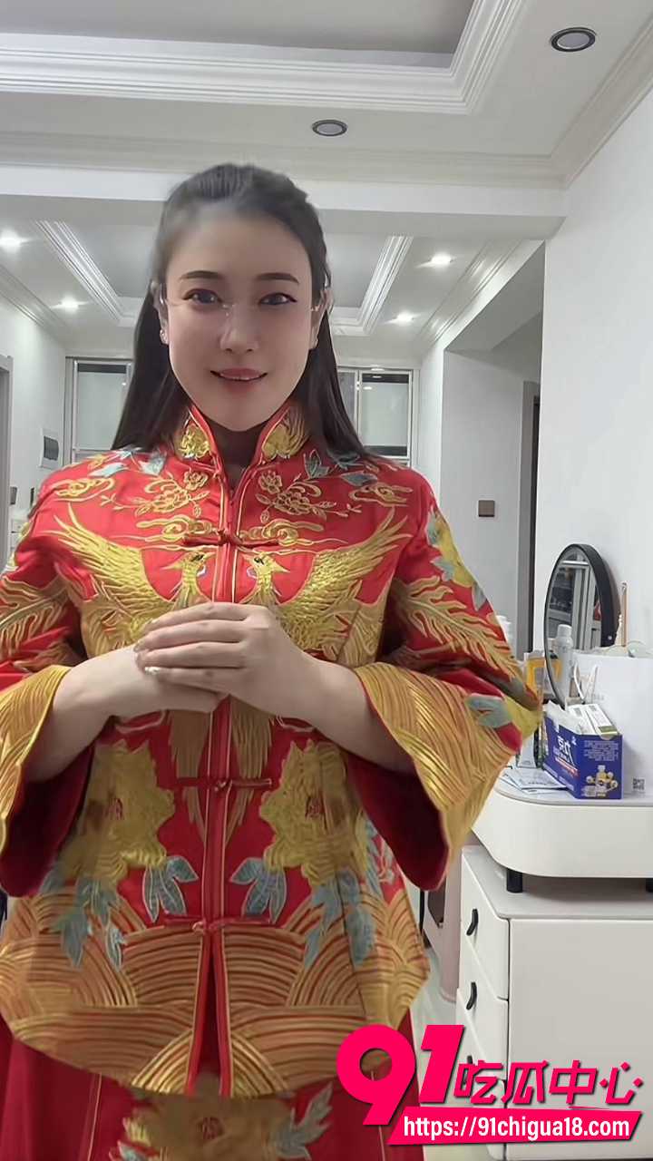 东北眼镜姐客厅全裸约炮被网友扒出6
