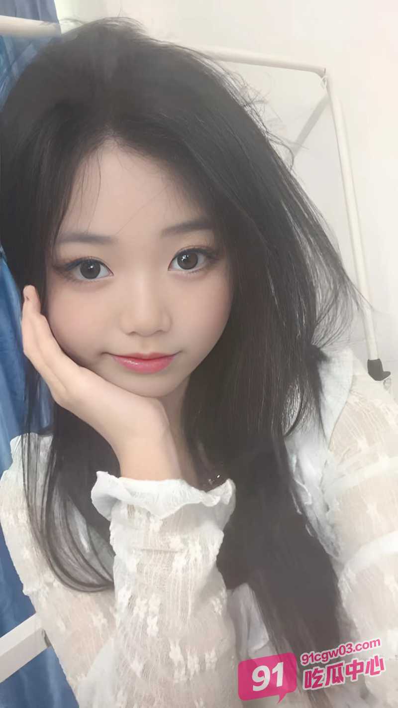 山东济南职高嫩妹王柳青 被富二代调教 白嫩肉体变泄欲肉便器！ 配图2