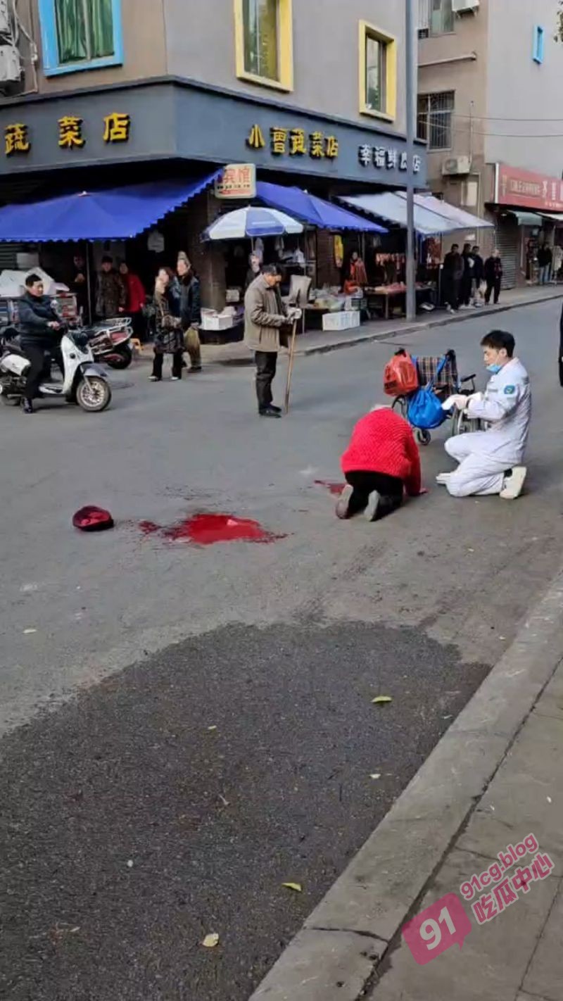 成都菜市场砍人事件 一男子连砍六人无人能挡 特警出动凶手被当场抓获