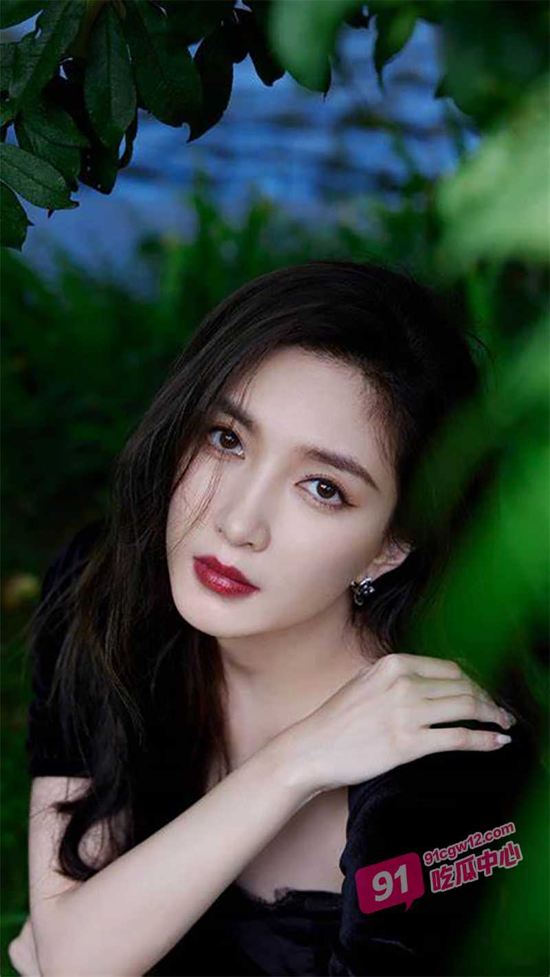 AI换脸明星江疏影～性感黑丝女老师为奖励学生 刺激激情的多p性爱！ 配图3