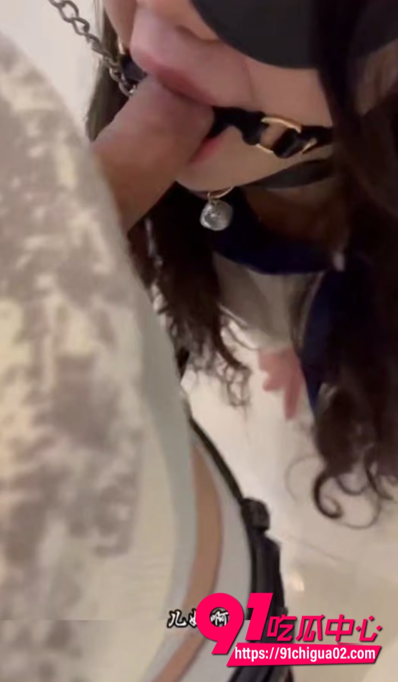 会喷水的亲姐姐海角社区乱伦大神狗链调教口塞姐姐3 会喷水的亲姐姐海角社区乱伦大神狗链调教口塞姐姐3