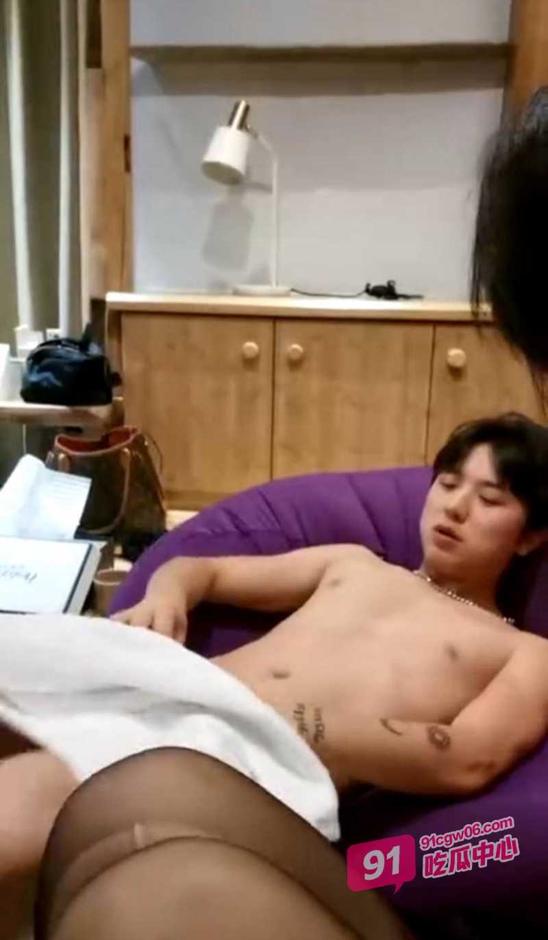 清纯美少女安娜宝儿 善口技喜后入的性瘾骚货 各种情趣被坚硬肉棒无情打桩！ 配图5