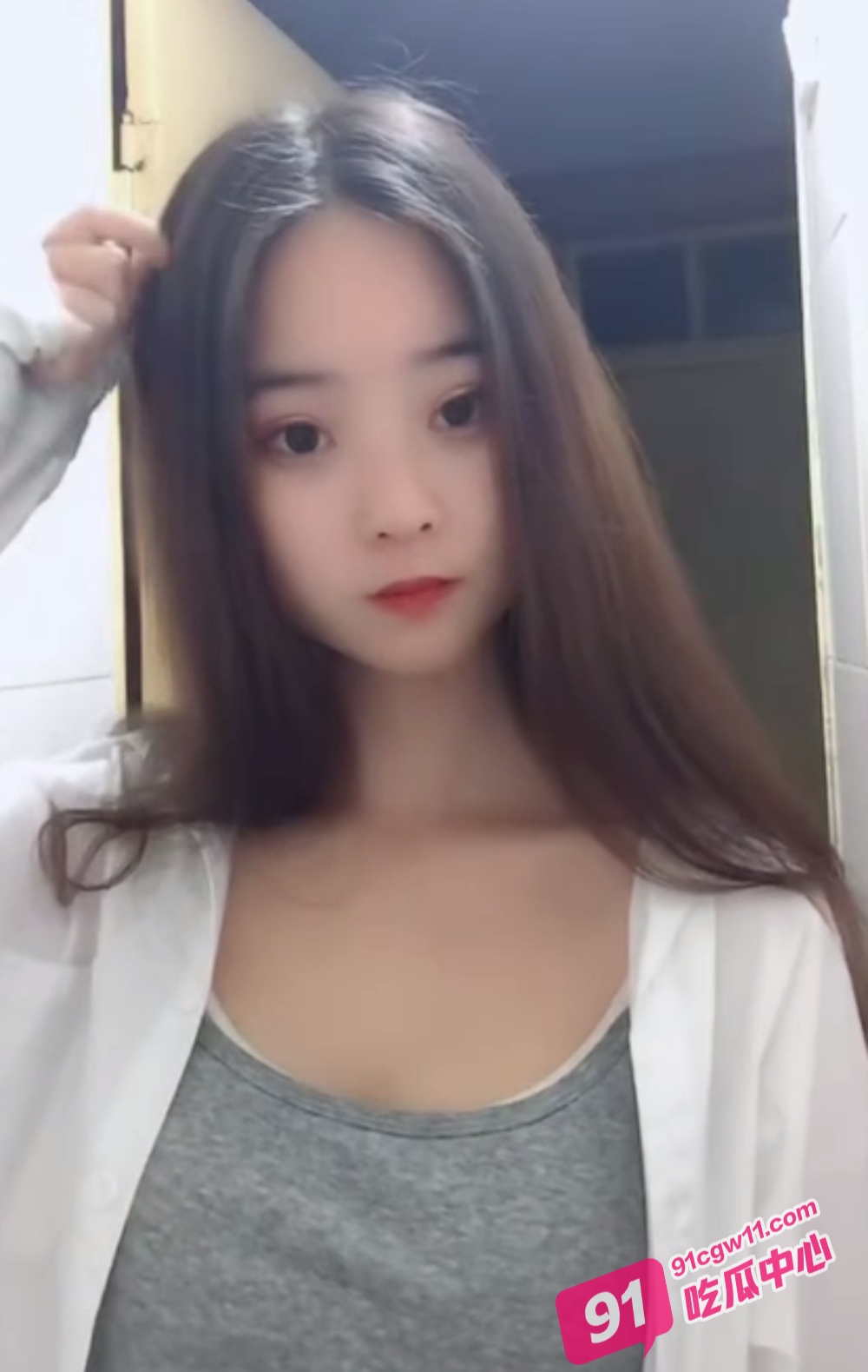 武汉财经大学的清纯学妹宋晴美 小萝莉被坏学长操到哭泣！ 配图3