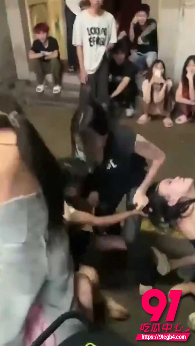 精神小妹干架现场 5