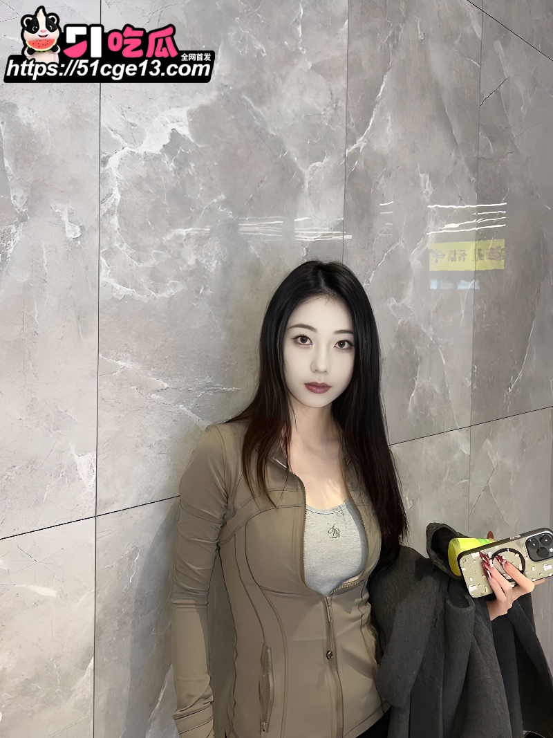 气质大学生裸聊调教私拍  2