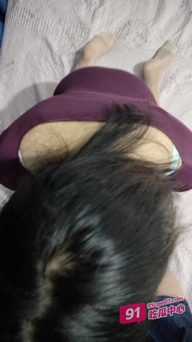 女儿的尤物闺蜜~女儿成功帮我拿下她闺密 而她则在隔壁听声音! 配图5