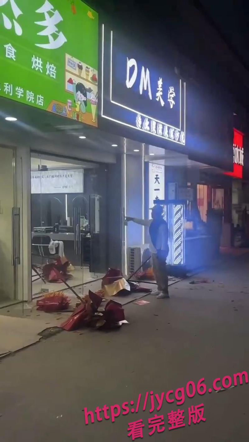 安徽某理发店开业当天被大姨砸店！真相令人直呼爽快！ 配图4