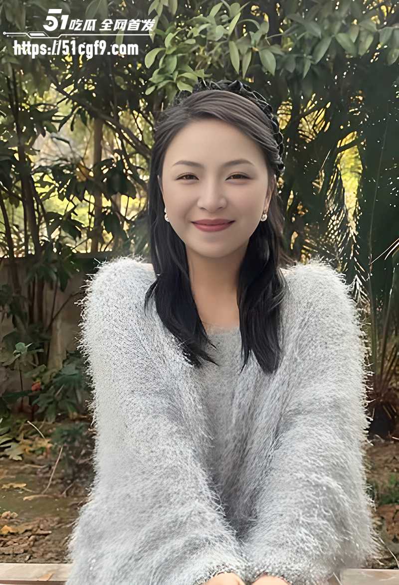 反差蛋糕店老板娘路边车震 1 拷贝