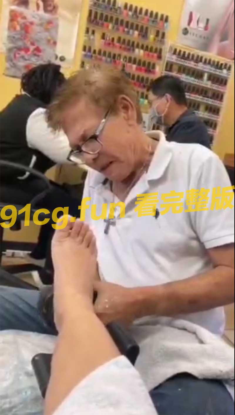 修脚师傅百年难得一遇辣眼睛臭脚 传说级味道隔屏可闻瞬间清醒