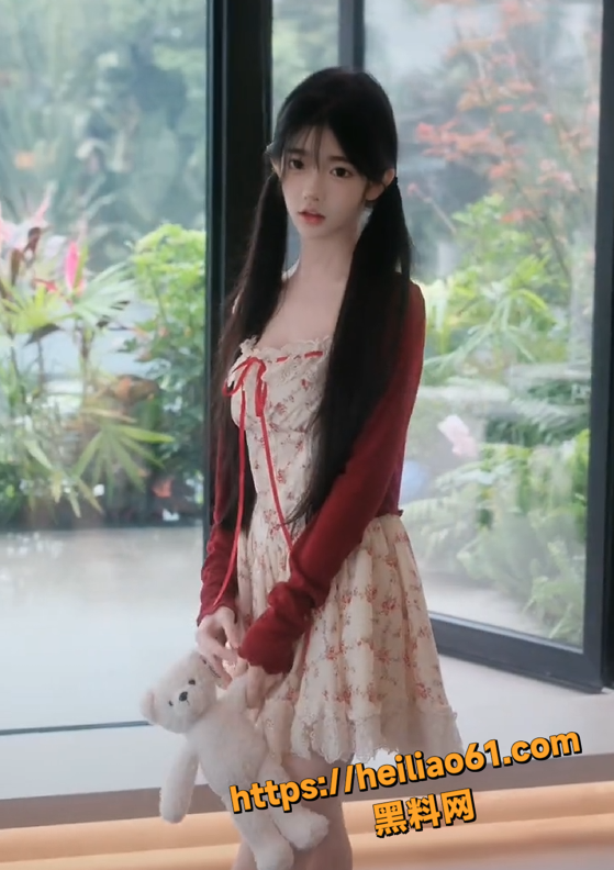 用户求瓜 抖音800万粉女神 绿小林子 AI脱衣福利大曝光 完美身材一览无余