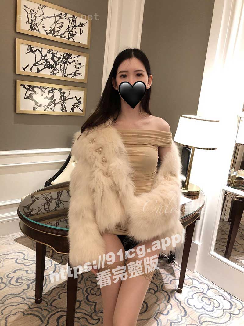 微博美腿女神 Chloe霏霏 独家腿部性感写真视频 美乳丝袜玉足诱惑