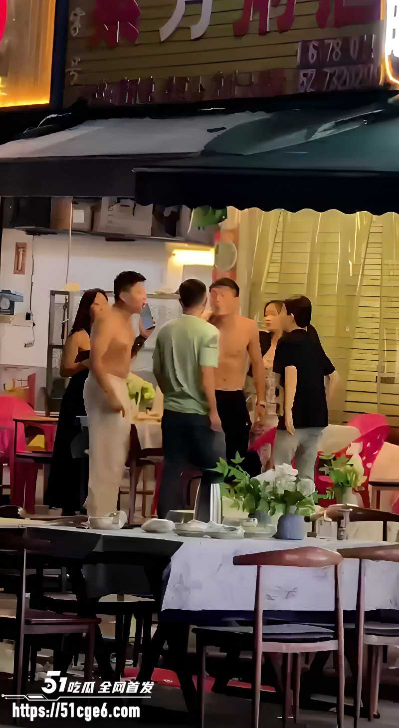 烧烤摊现场大乱 1