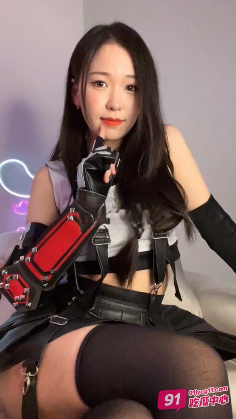 美少女cos蒂法镜头前大秀！炮机自慰潮吹不停～