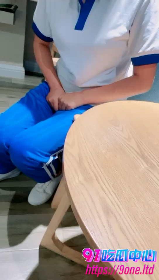 高潮筋挛的学生妹 大奶学生妹外围兼职 首次出台就遭内射！