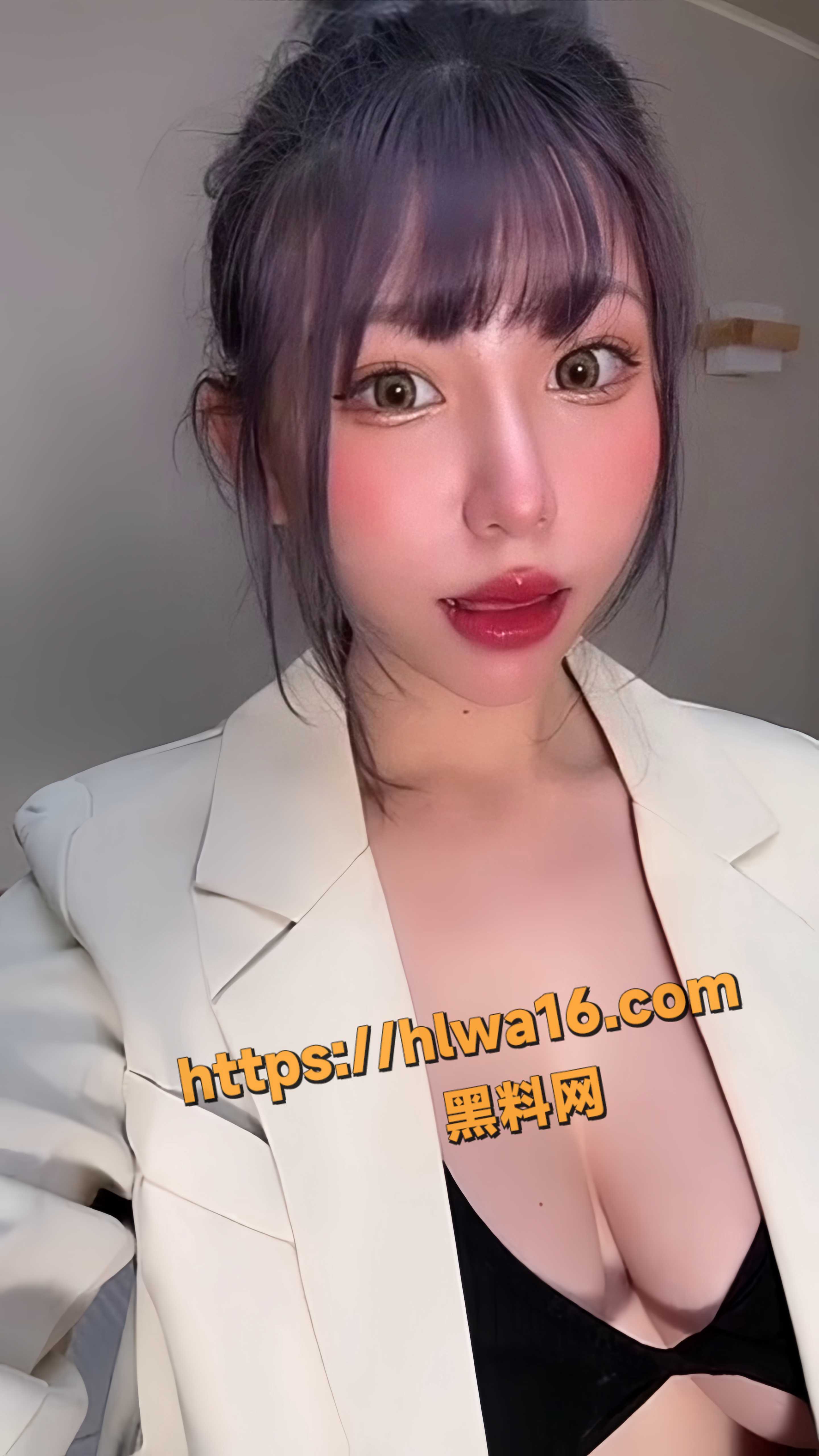 台湾巨乳网黄 艾瑪Emma 温泉私汤里的性狂欢 女上位骑乘榨精 巨乳晃到眼花缭乱