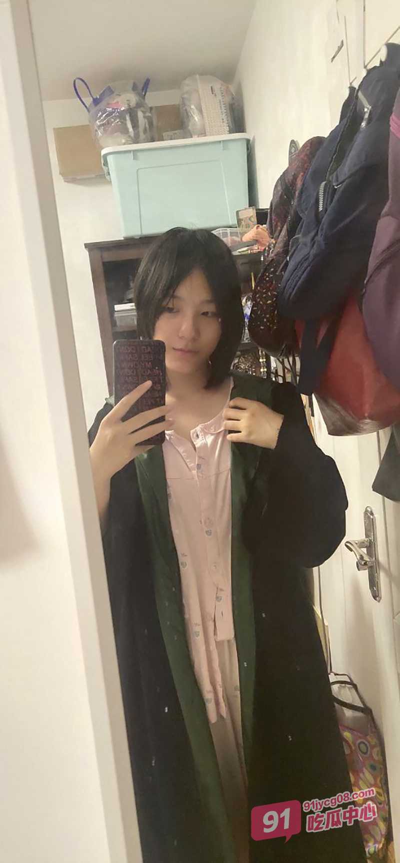 洛阳职业学院肖斐 在家性瘾无处释放 网上聊骚发擦边视频！