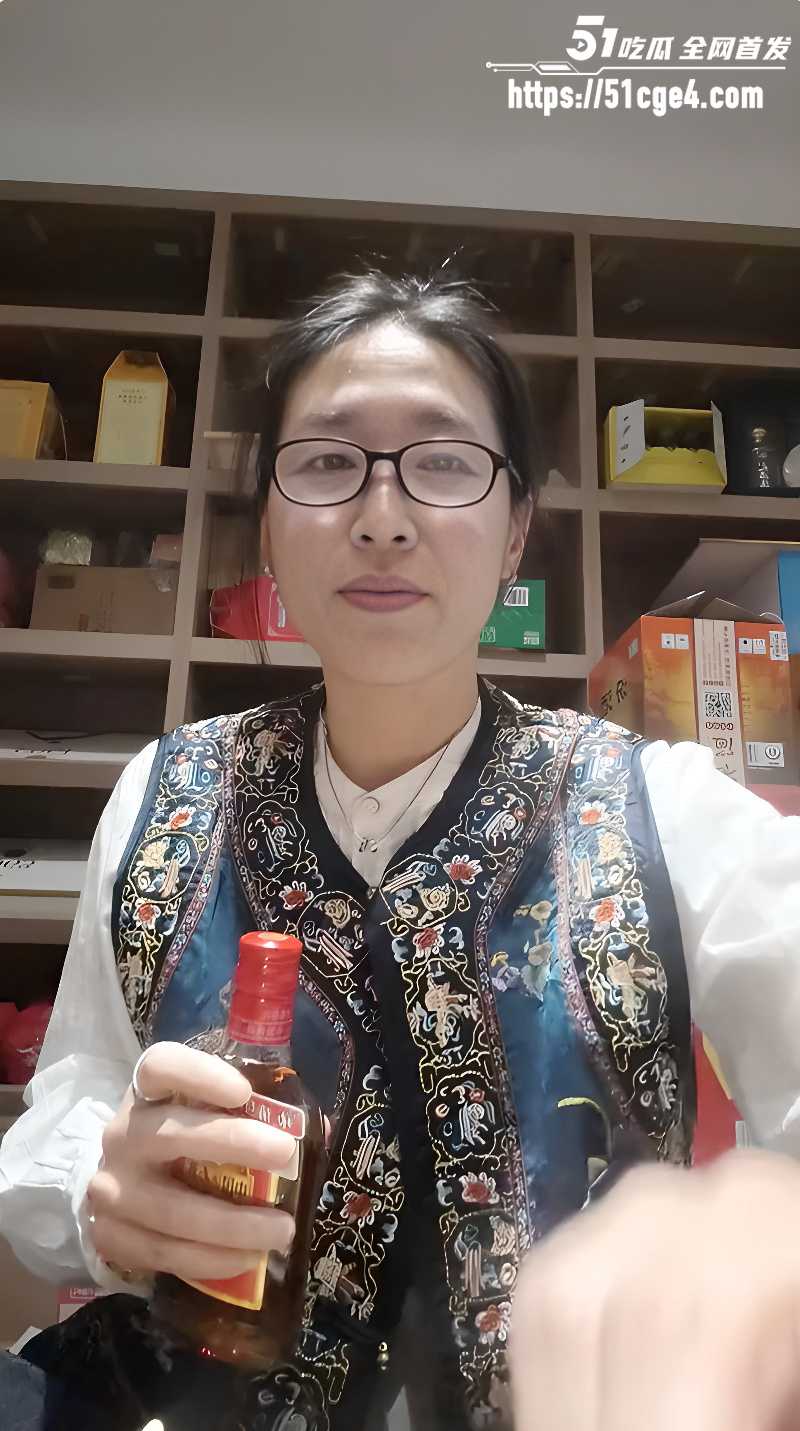 山西运城超市老板娘带儿子和同学3P乱交 1 山西运城超市老板娘带儿子和同学3P乱交 1