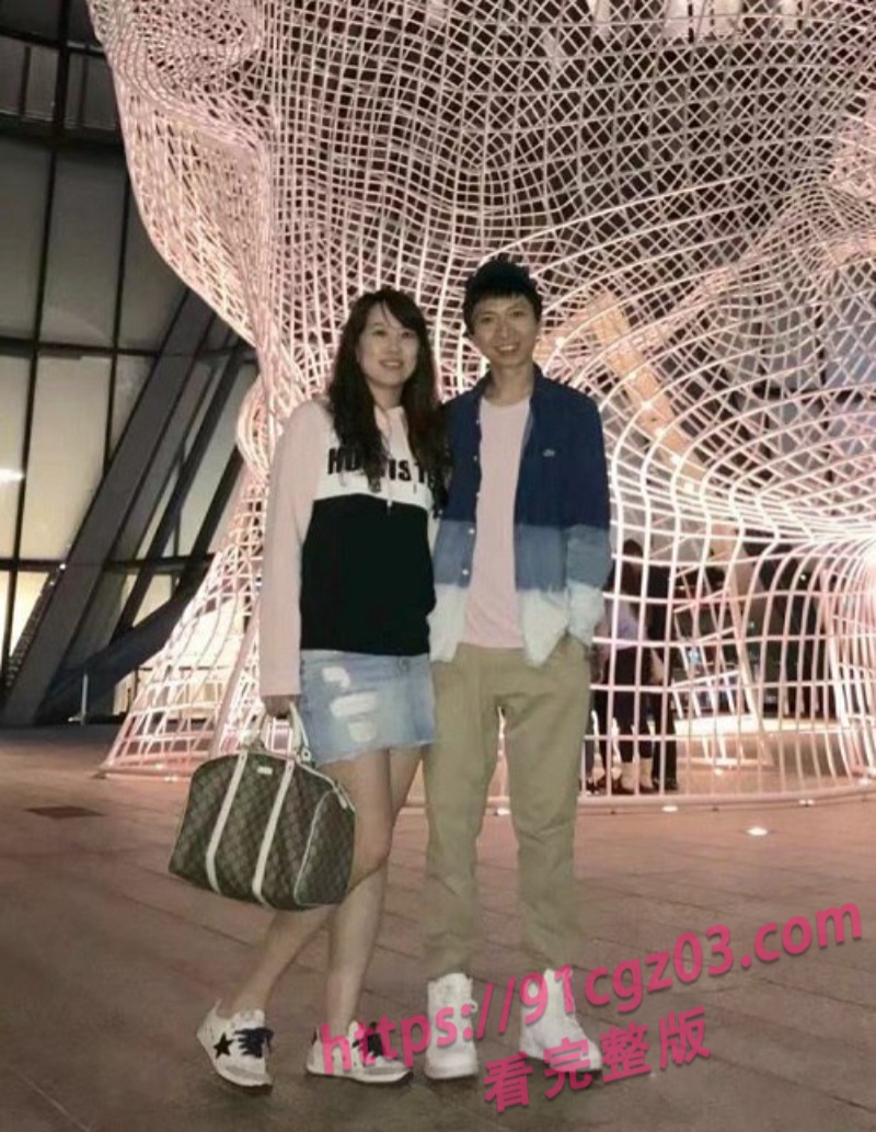 辽宁建行银行职员孙安妮偷情视频曝光 妹子居然喜欢玩群交!