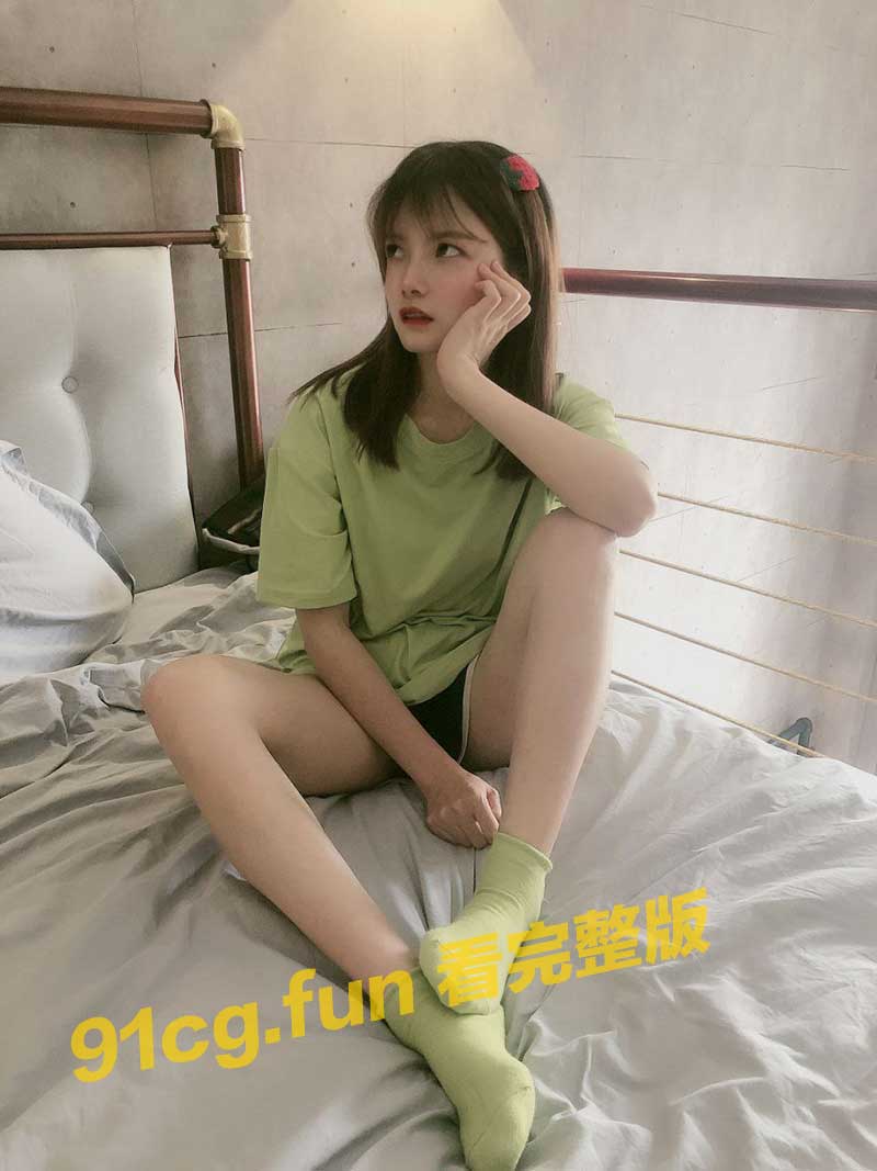 【国产精华】绿衣小精灵"Linda"约学长开房被操到逃跑!