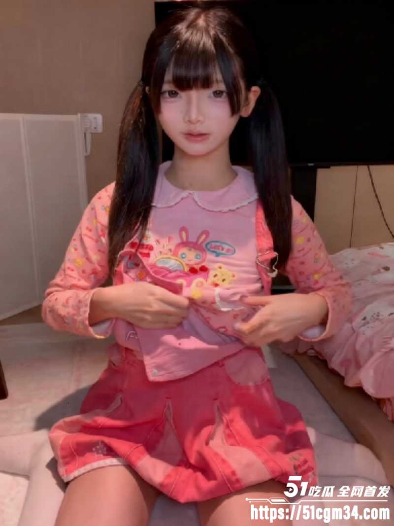 福利姬金币崽自慰定制 小骚货化身双马尾女儿2