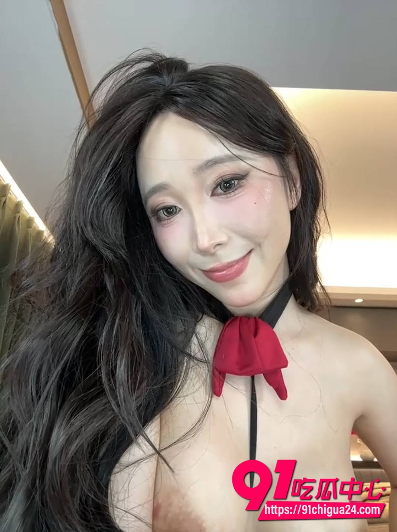 售楼部极品女销售色诱男客户 黑丝红蝴蝶结诱惑下猛烈抽插 阿黑颜口爆乳交特写